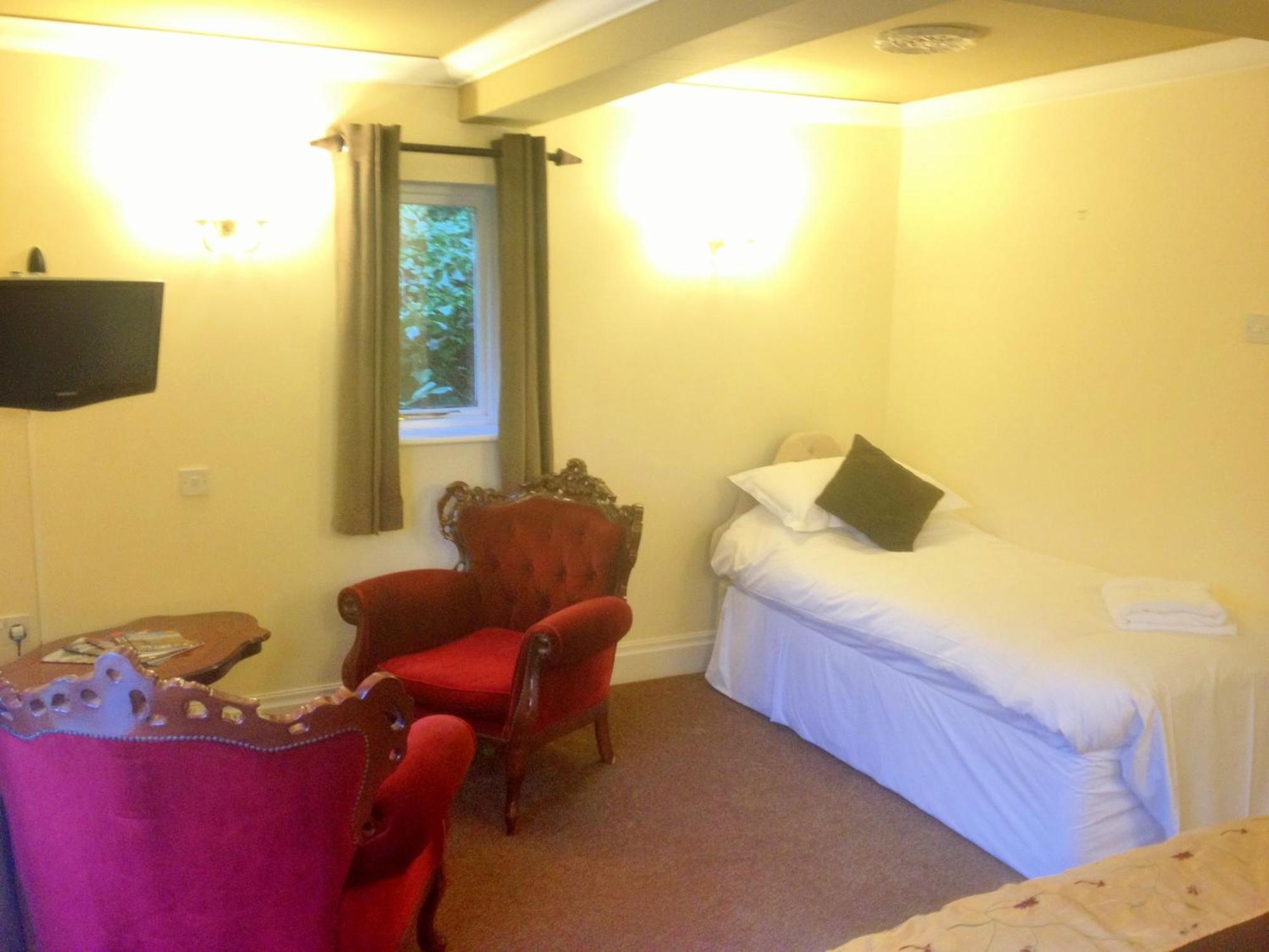 Harefield Hall Hotel Pateley Bridge Room photo